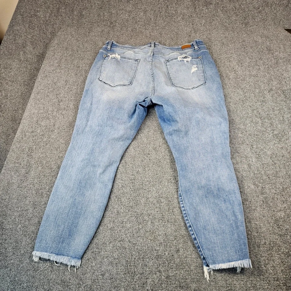 Judy Blue Skinny Fit Distressed Jeans Light Wash Raw Hem 22W JB82241MD-PL